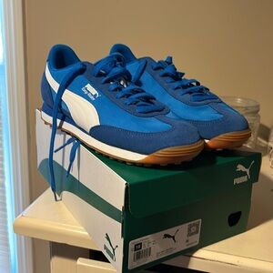 NWT Puma women’s sz 10 Blue Easy Rider Sneakers